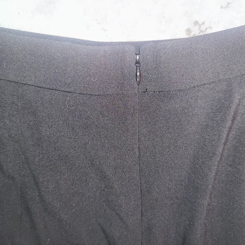 WOMEN BLACK KNEE LENGTH FLOWY SKIRT BRIGGS NEW YORK SIZE 10 - Picture 5 of 8